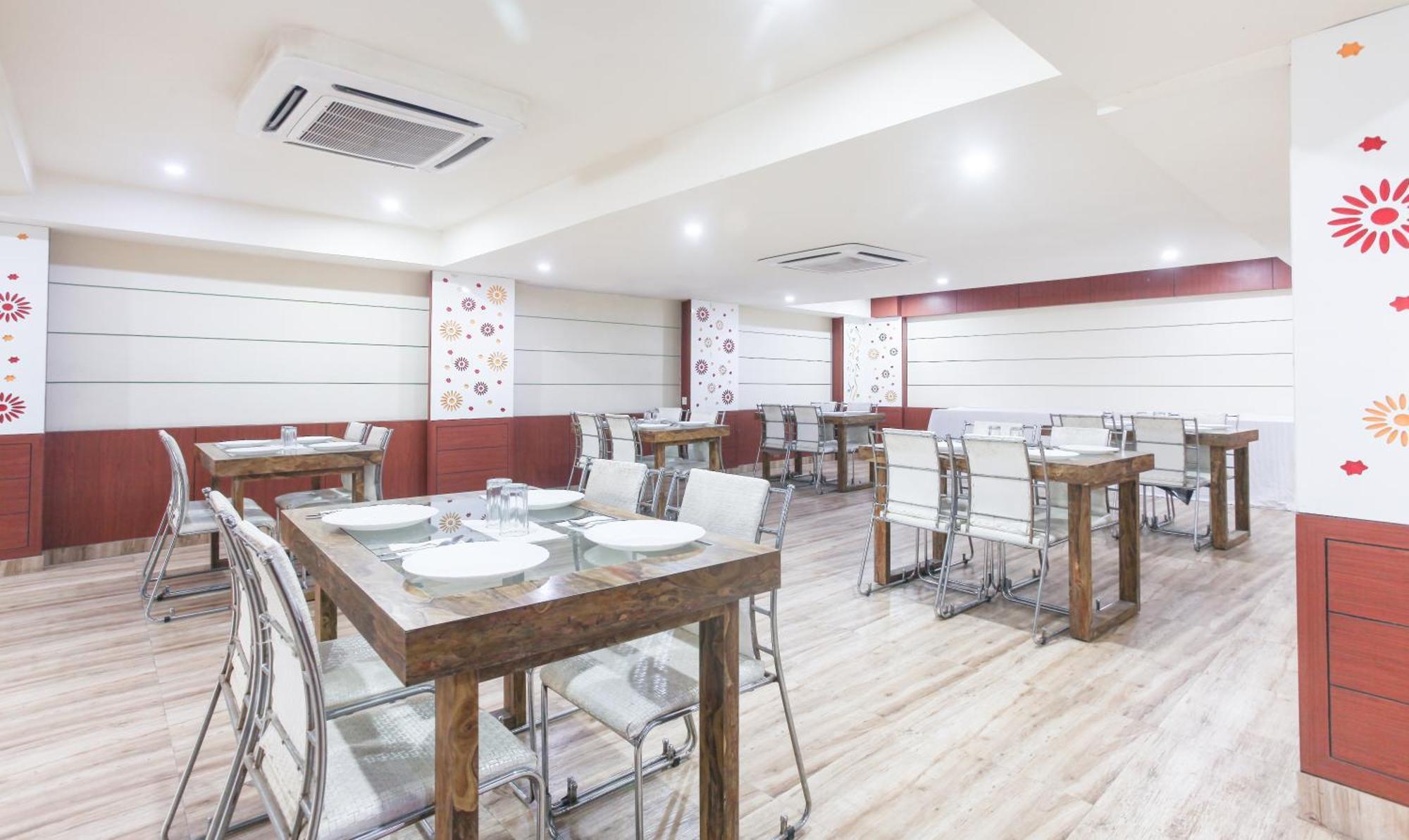 Hotel Janki International 3 Km From Kashi Vishwanath Temple Free Pickup From Railway Station 瓦拉纳西 外观 照片