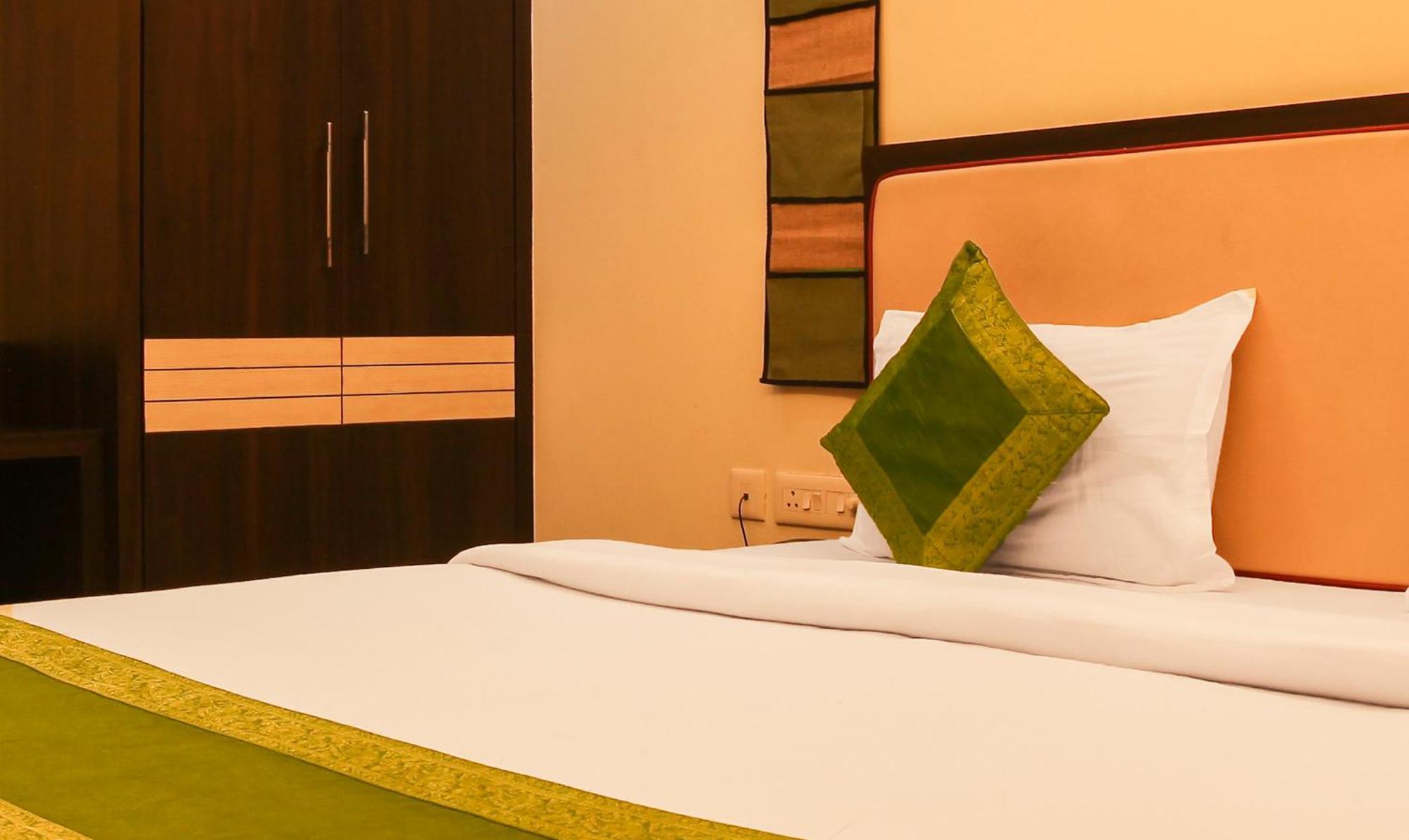 Hotel Janki International 3 Km From Kashi Vishwanath Temple Free Pickup From Railway Station 瓦拉纳西 外观 照片