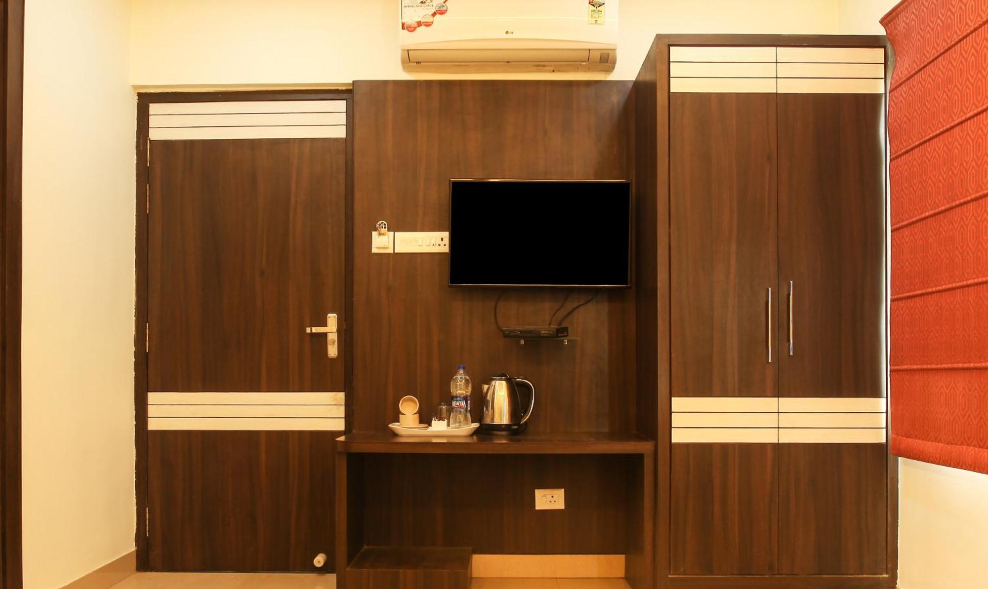 Hotel Janki International 3 Km From Kashi Vishwanath Temple Free Pickup From Railway Station 瓦拉纳西 外观 照片