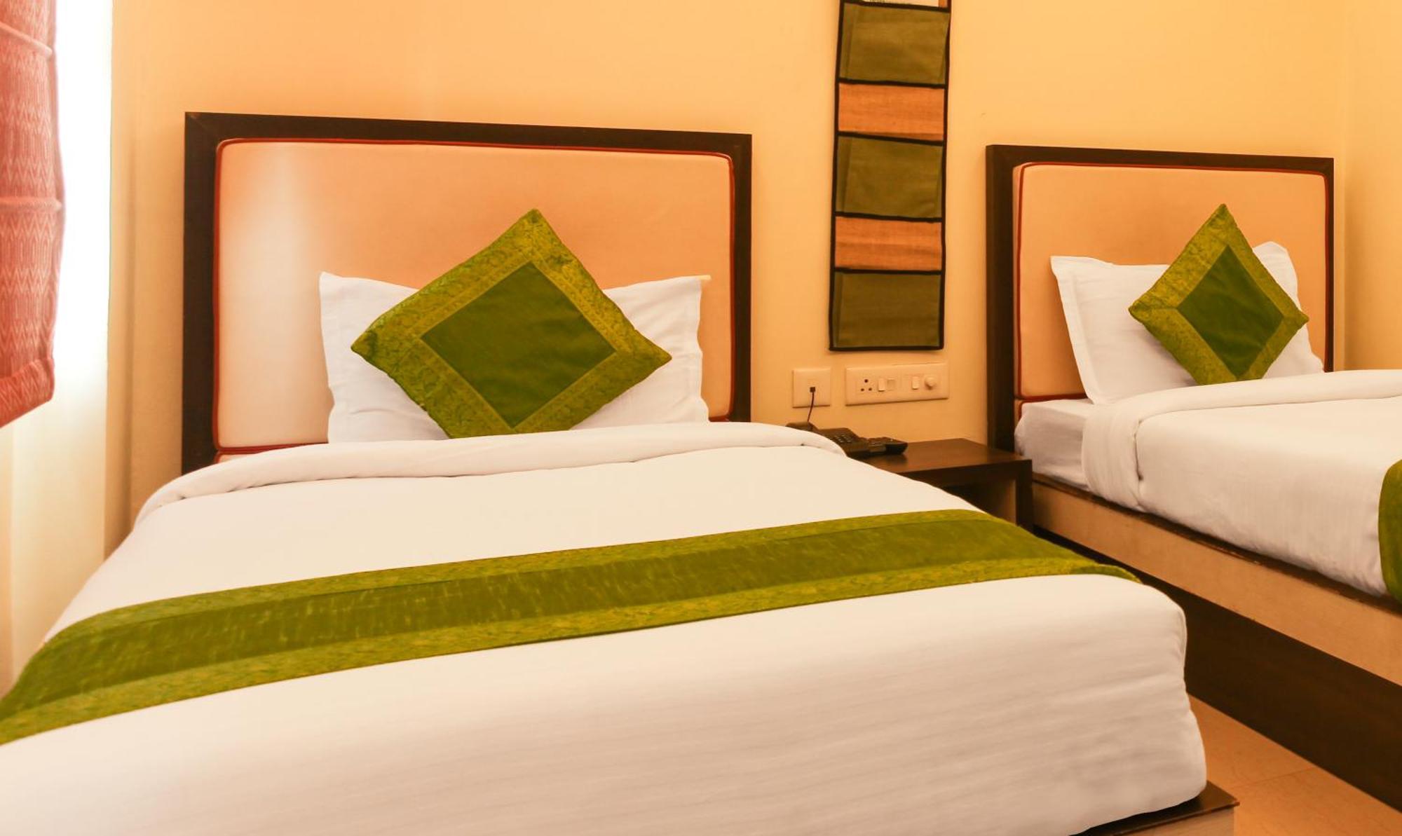 Hotel Janki International 3 Km From Kashi Vishwanath Temple Free Pickup From Railway Station 瓦拉纳西 外观 照片