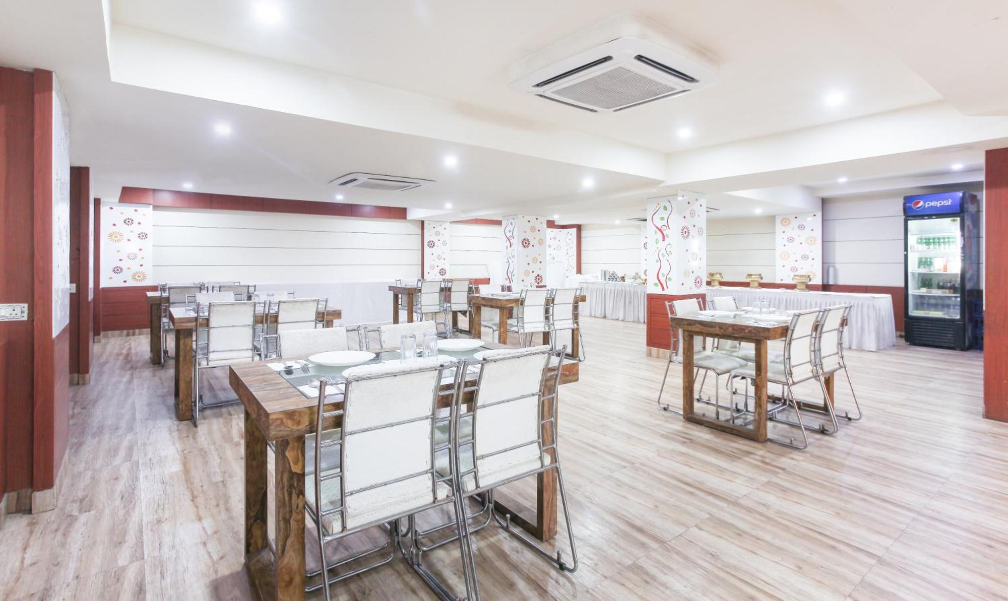 Hotel Janki International 3 Km From Kashi Vishwanath Temple Free Pickup From Railway Station 瓦拉纳西 外观 照片