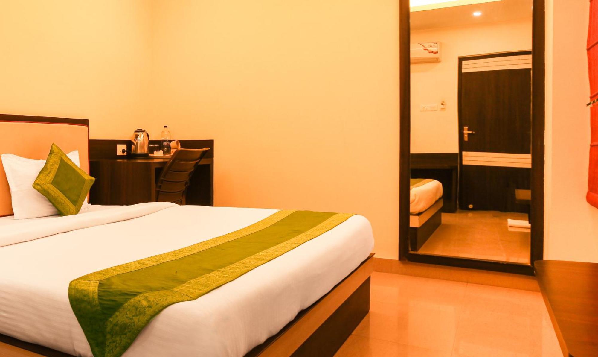 Hotel Janki International 3 Km From Kashi Vishwanath Temple Free Pickup From Railway Station 瓦拉纳西 外观 照片