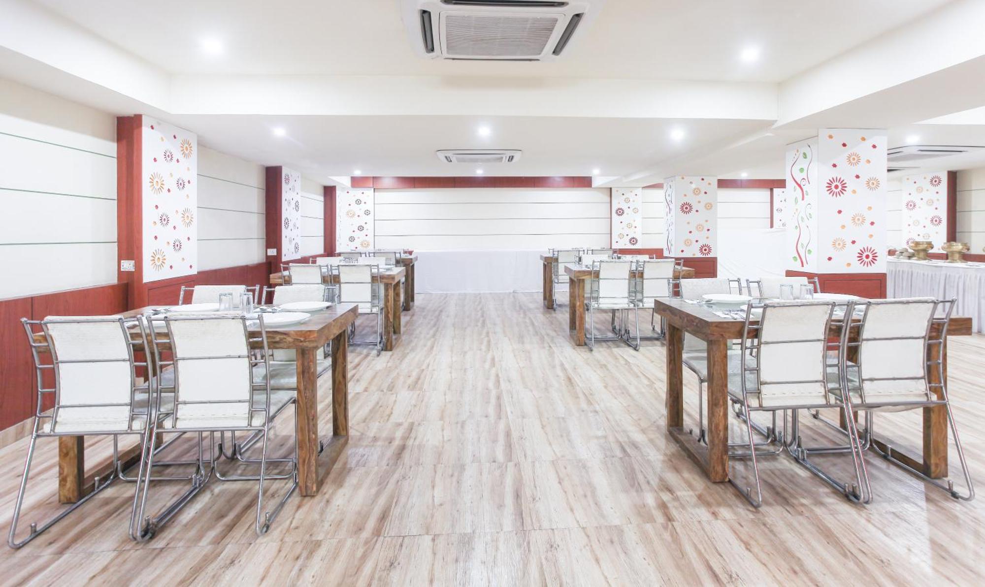 Hotel Janki International 3 Km From Kashi Vishwanath Temple Free Pickup From Railway Station 瓦拉纳西 外观 照片