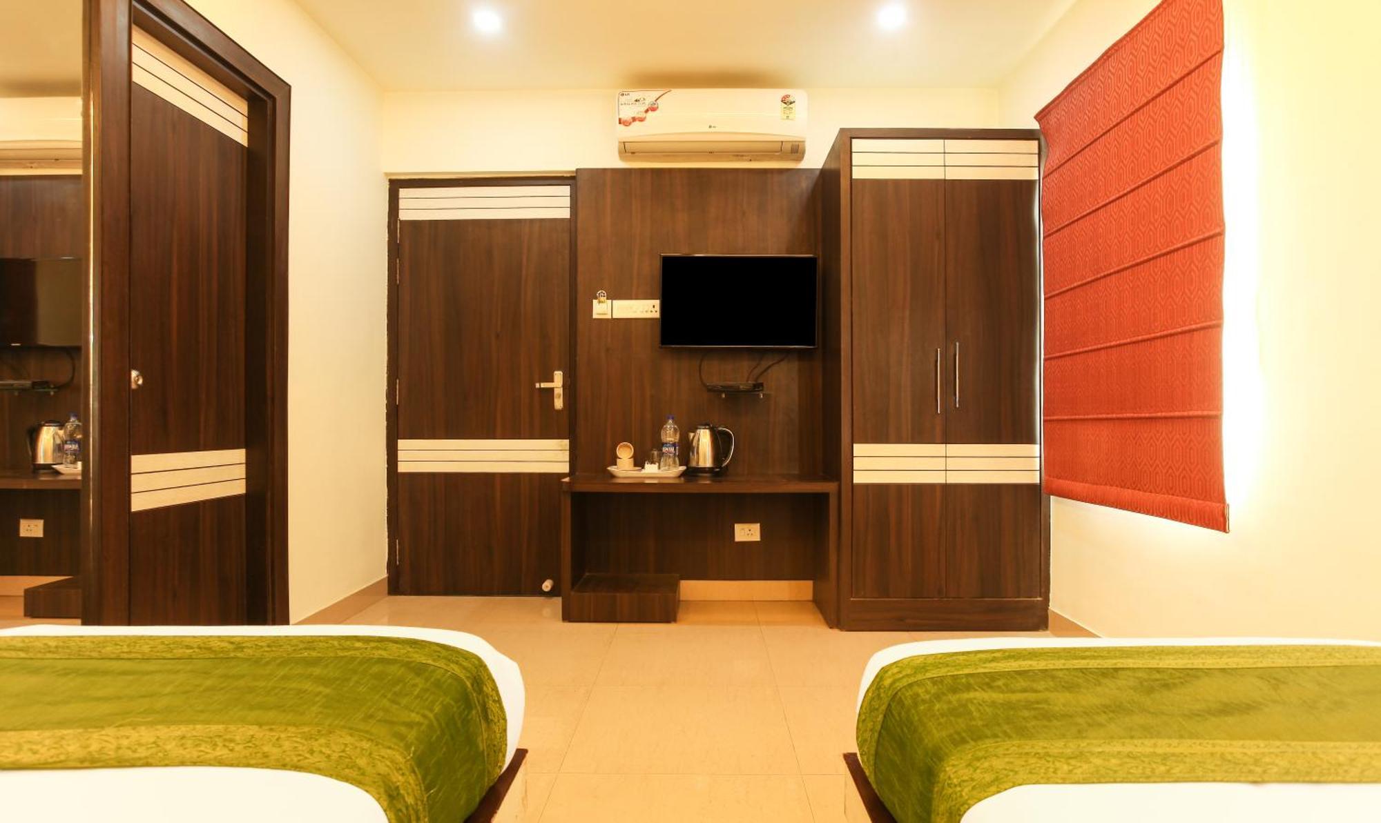 Hotel Janki International 3 Km From Kashi Vishwanath Temple Free Pickup From Railway Station 瓦拉纳西 外观 照片