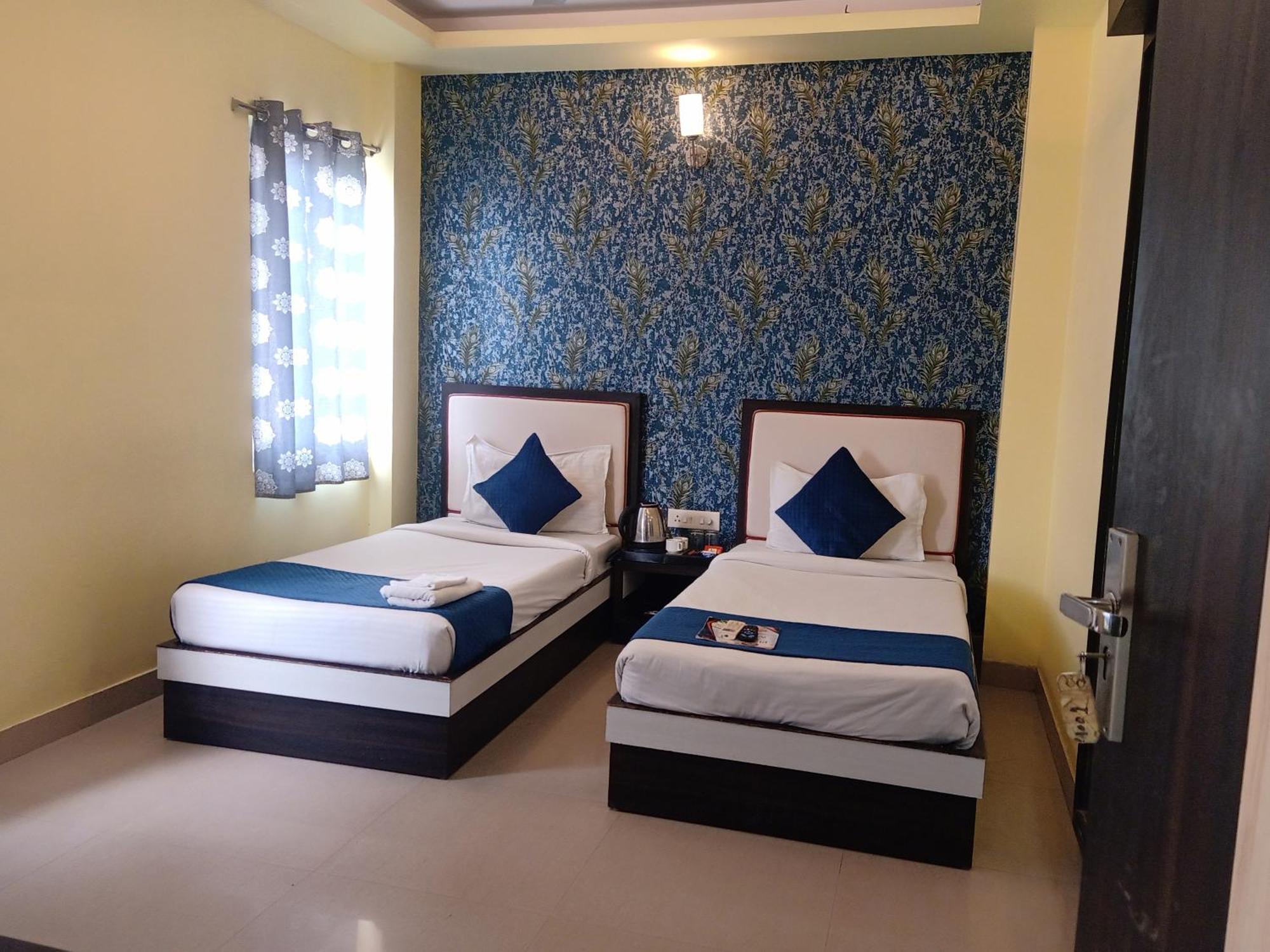 Hotel Janki International 3 Km From Kashi Vishwanath Temple Free Pickup From Railway Station 瓦拉纳西 外观 照片