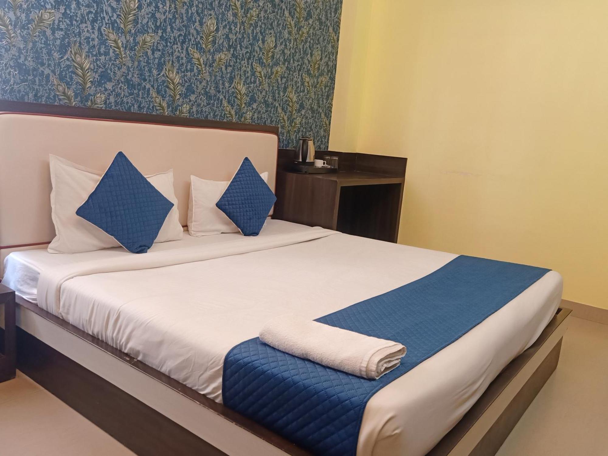 Hotel Janki International 3 Km From Kashi Vishwanath Temple Free Pickup From Railway Station 瓦拉纳西 外观 照片
