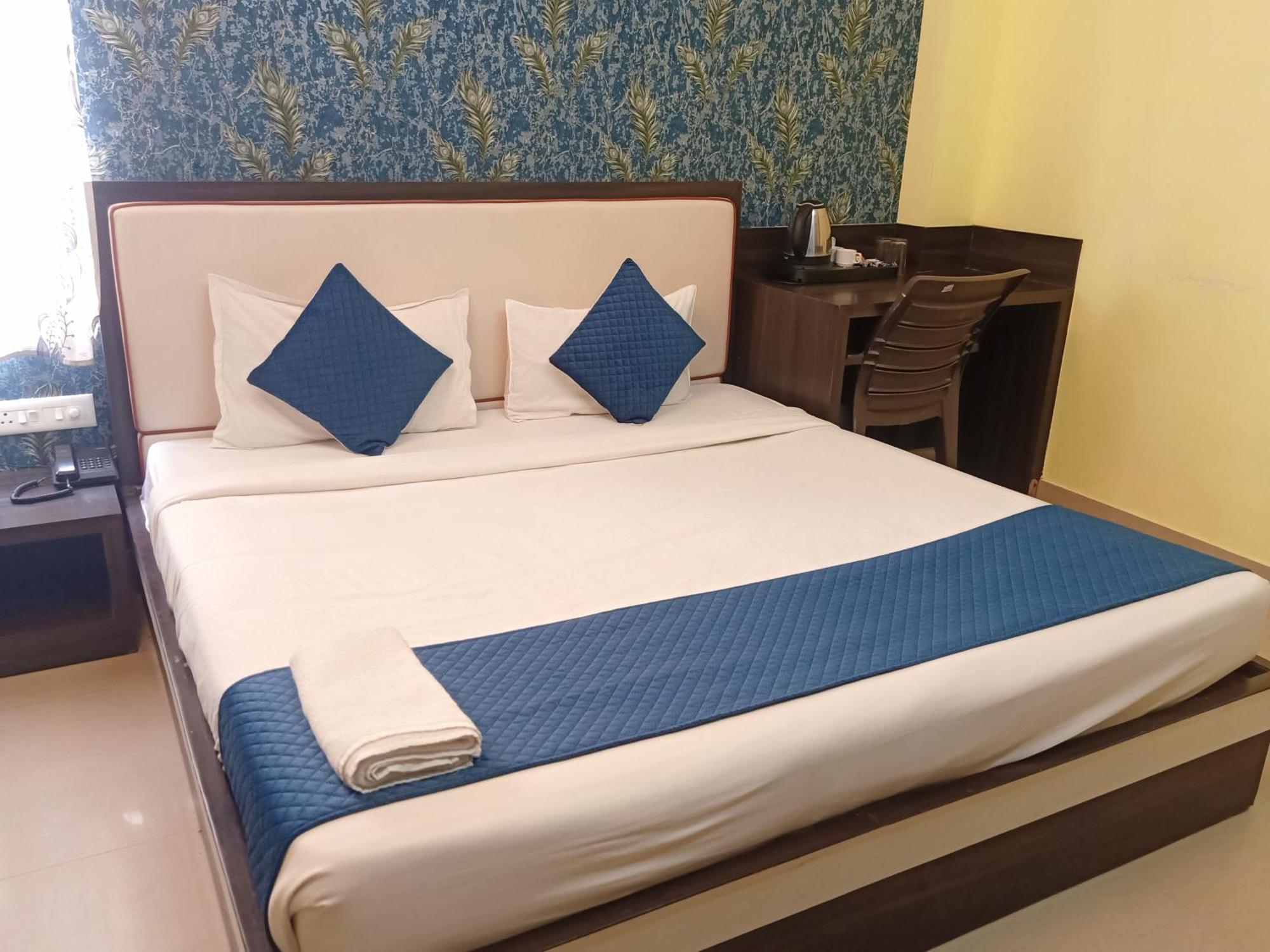 Hotel Janki International 3 Km From Kashi Vishwanath Temple Free Pickup From Railway Station 瓦拉纳西 外观 照片