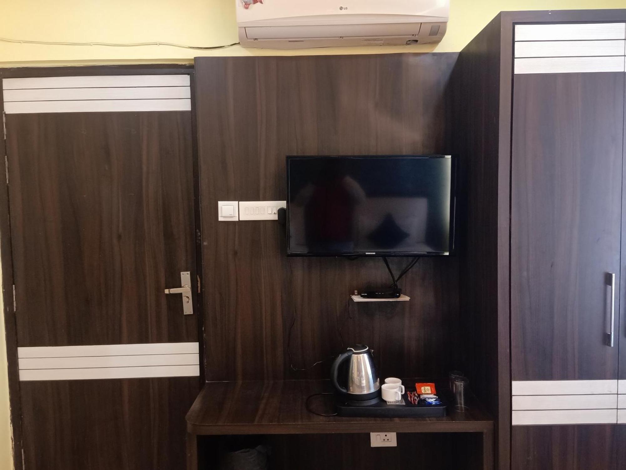 Hotel Janki International 3 Km From Kashi Vishwanath Temple Free Pickup From Railway Station 瓦拉纳西 外观 照片