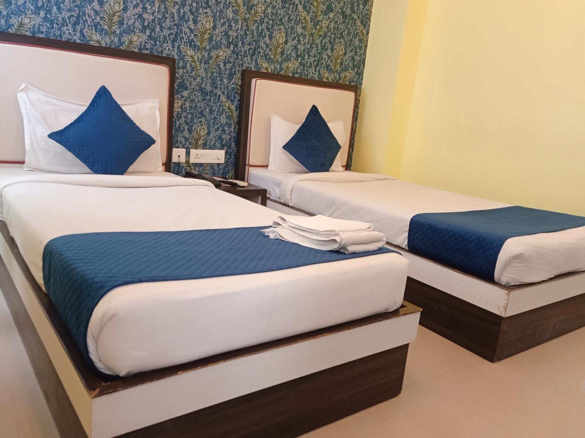Hotel Janki International 3 Km From Kashi Vishwanath Temple Free Pickup From Railway Station 瓦拉纳西 外观 照片