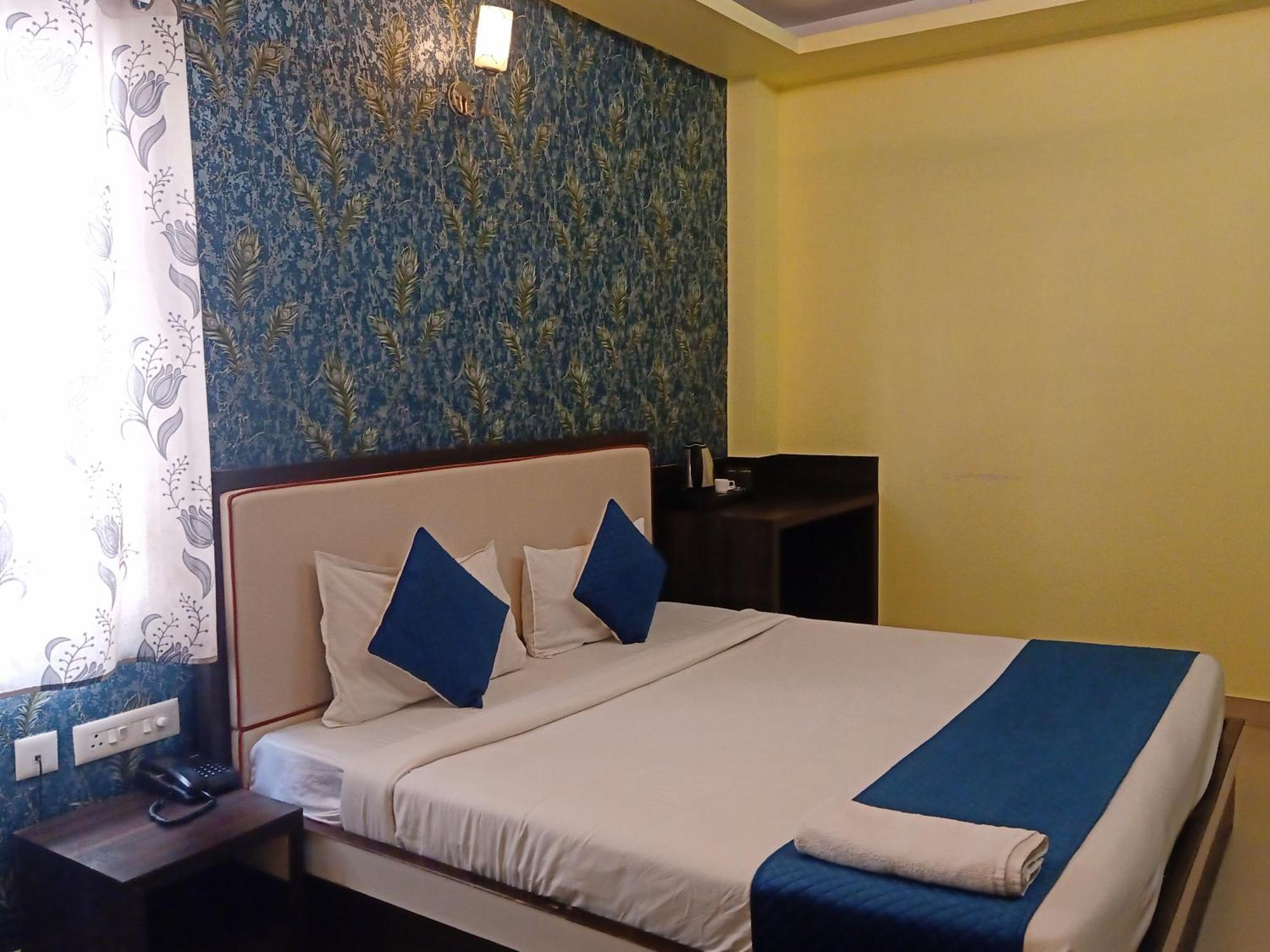 Hotel Janki International 3 Km From Kashi Vishwanath Temple Free Pickup From Railway Station 瓦拉纳西 外观 照片